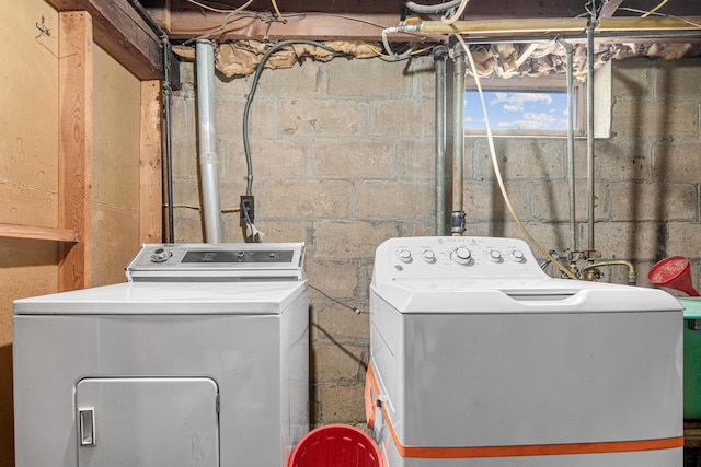 6916 Russell Ave S, Richfield, MN 55423 - laundry area with washer and clothes dryer