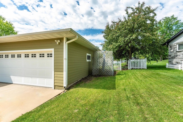 1430 Hoot Lake Dr, Fergus Falls, MN 56537 - view of yard with a detached garage