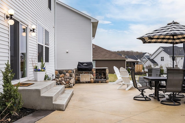 6439 Alvina Ct, Inver Grove Heights, MN 55077 - view of patio with outdoor dining area