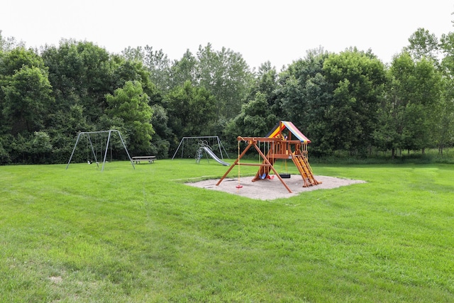 2303 Parkview Rd NE, Alexandria, MN 56308 - view of grassy yard