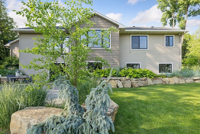 12105 285th St, Lindstrom, MN 55045 - rear view of house with a lawn