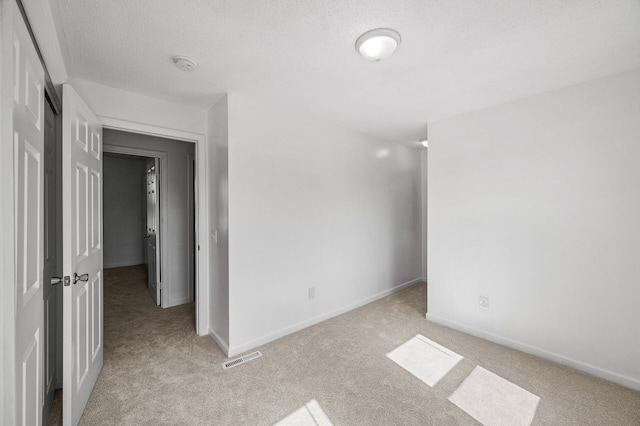 2931 Lyndale Ave N, Minneapolis, MN 55411 - unfurnished room featuring light carpet, a smoke detector, and a textured ceiling