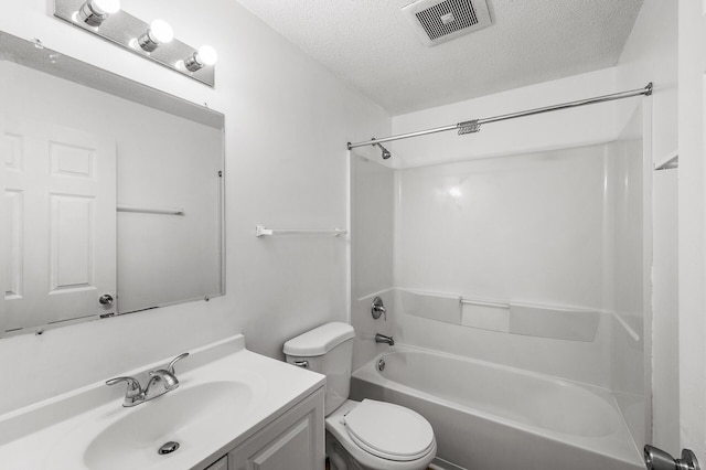 2931 Lyndale Ave N, Minneapolis, MN 55411 - full bath with a textured ceiling, shower / washtub combination, and vanity