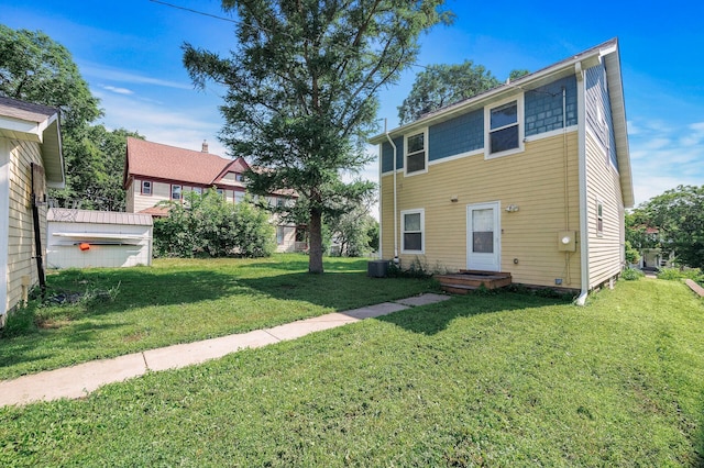 2931 Lyndale Ave N, Minneapolis, MN 55411 - back of property with a yard
