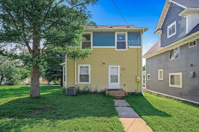 2931 Lyndale Ave N, Minneapolis, MN 55411 - view of front of property featuring a front lawn