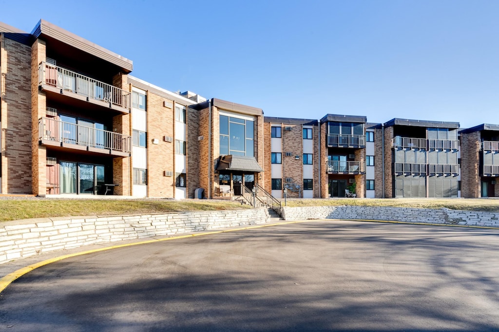 2700 Oxford St N Unit 133, Roseville, MN 55113 - photo 1