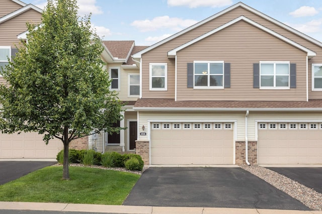 1816 Commonwealth Blvd, Chanhassen, MN 55317 - townhome / multi-family property with brick siding, driveway, and a front yard