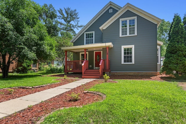 321 2nd St, Le Sueur, MN 56058 - view of front facade featuring covered porch and a front lawn