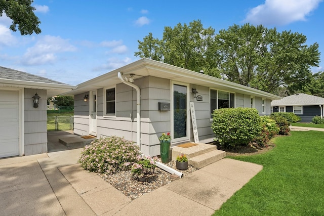 3300 88th St, Bloomington, MN 55431 - ranch-style home featuring a front lawn