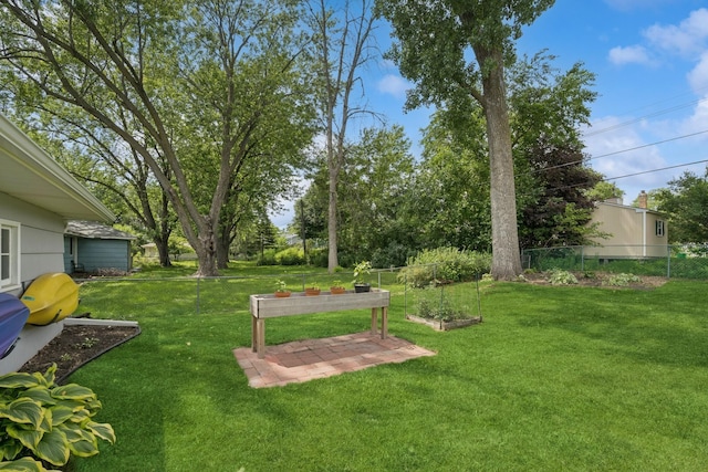 3300 88th St, Bloomington, MN 55431 - view of yard featuring a garden