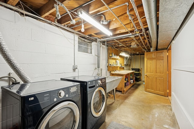 3300 88th St, Bloomington, MN 55431 - laundry room featuring separate washer and dryer