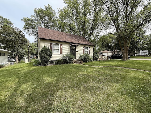 1202 4th St, Montevideo, MN 56265 - view of front of home featuring a front yard