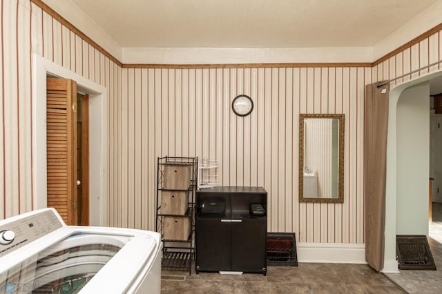 320 Elm St, Crookston, MN 56716 - laundry area featuring washer / clothes dryer and arched walkways