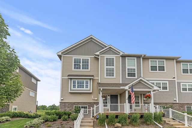 7558 Woods Edge Blvd, Lino Lakes, MN 55014 - view of front of home with covered porch and stone siding