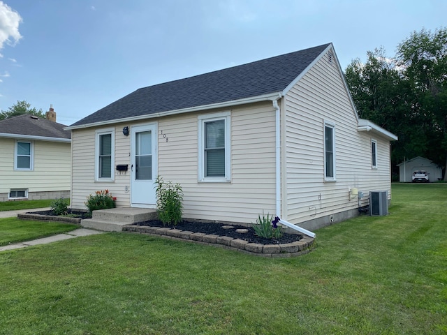 108 20th St S, Benson, MN 56215 - view of front of property featuring a front lawn and roof with shingles
