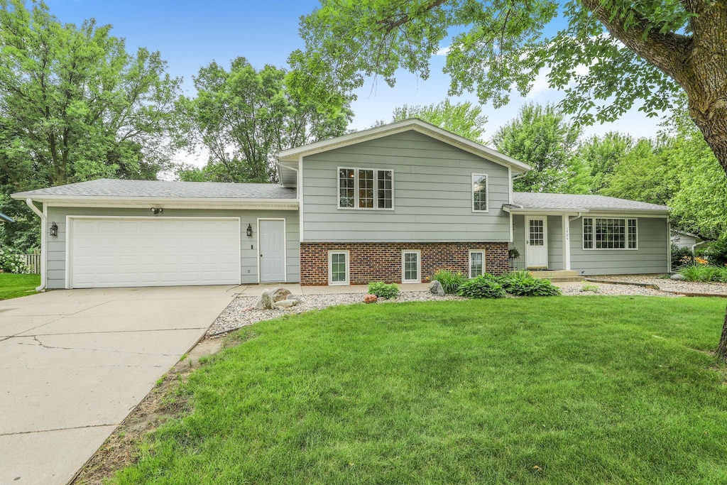 1504 11th St SE, Willmar, MN 56201 - photo 1