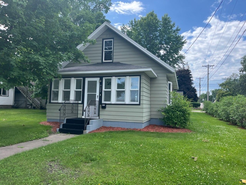 922 3rd St N, Waite Park, MN 56387 - bungalow featuring a front yard and roof with shingles