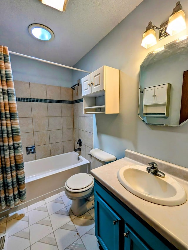 314 11th St, Montevideo, MN 56265 - bathroom featuring shower / bath combination with curtain, vanity, and a textured ceiling