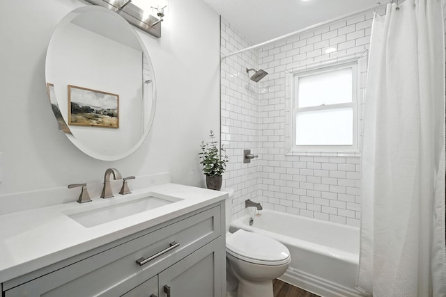 1464 Kent St, Saint Paul, MN 55117 - full bath featuring vanity, shower / bathtub combination with curtain, and wood finished floors