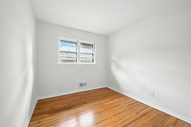 1464 Kent St, Saint Paul, MN 55117 - unfurnished room featuring light wood-type flooring