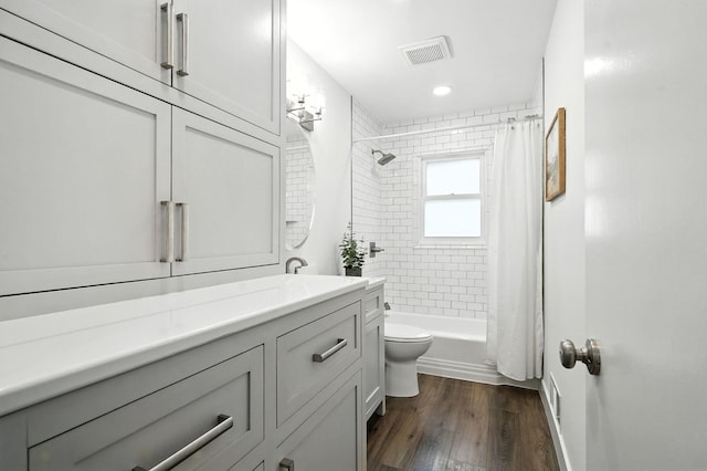 1464 Kent St, Saint Paul, MN 55117 - full bathroom featuring vanity, wood finished floors, shower / tub combo, and recessed lighting