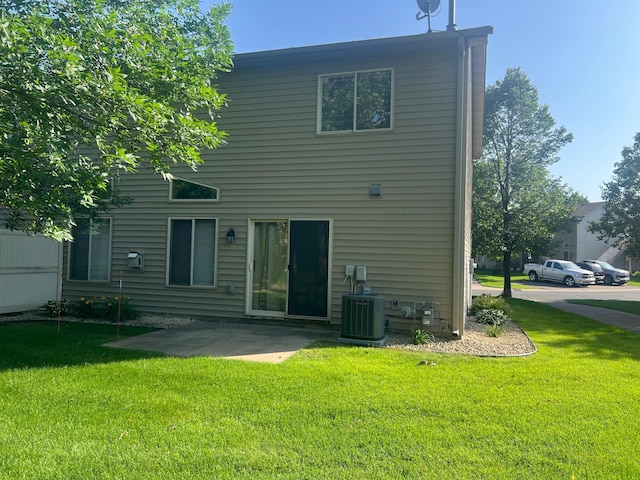 1129 Willow Trl, Farmington, MN 55024 - back of property featuring a lawn and a patio