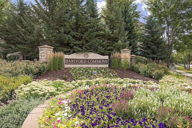 8356 Townsend Dr, Eden Prairie, MN 55344 - view of community / neighborhood sign