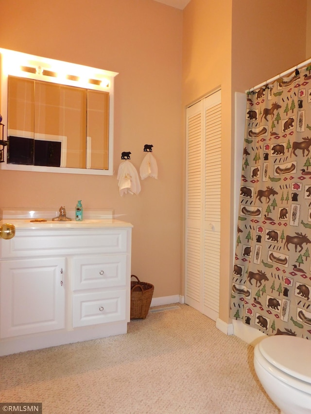 37452 Deer St, Aitkin, MN 56431 - full bath featuring a closet, vanity, curtained shower, and carpet