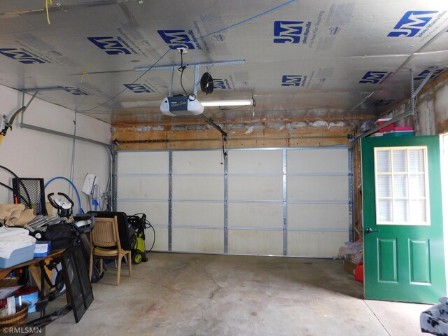 37452 Deer St, Aitkin, MN 56431 - garage with a garage door opener