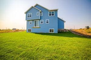 2885 Trinity Dr, Shakopee, MN 55379 - rear view of house with a yard