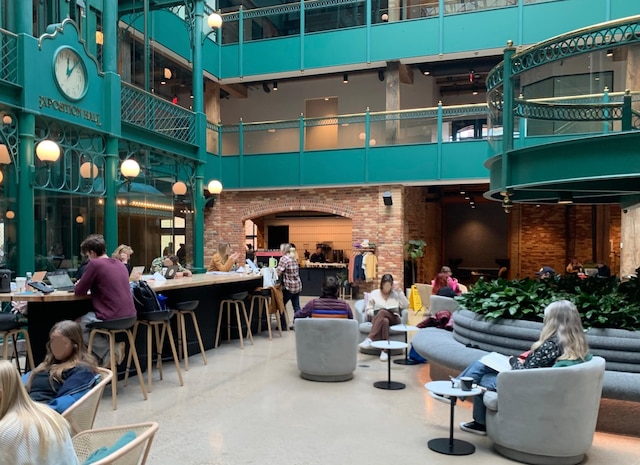 150 2nd St NE Unit B302, Minneapolis, MN 55413 - lobby featuring a high ceiling