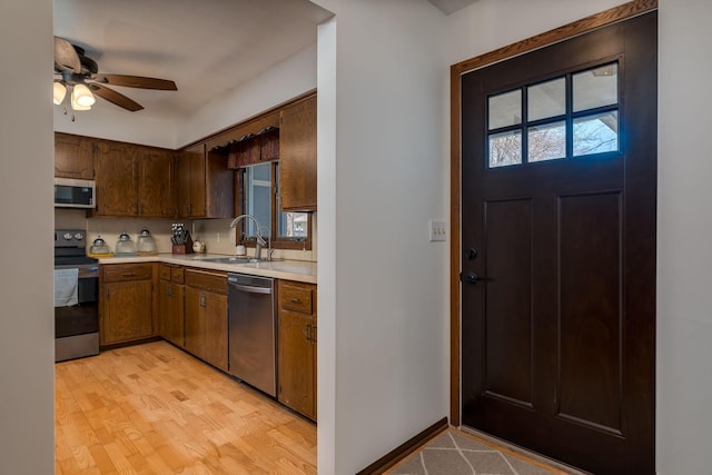 301 Nottingham Ct, North Mankato, MN 56003 - kitchen featuring appliances with stainless steel finishes, light countertops, a ceiling fan, and light wood-style floors