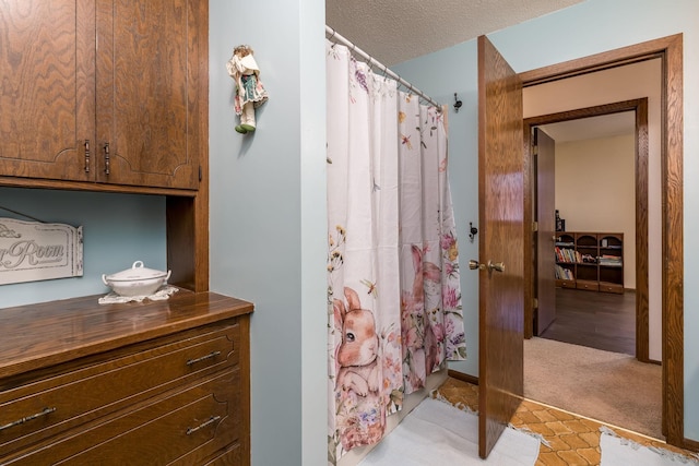 301 Nottingham Ct, North Mankato, MN 56003 - full bathroom with vanity, curtained shower, and a textured ceiling
