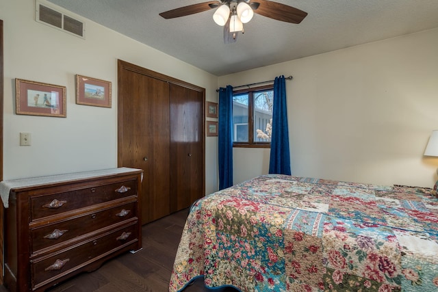 301 Nottingham Ct, North Mankato, MN 56003 - bedroom featuring dark wood-style floors, a closet, and a ceiling fan