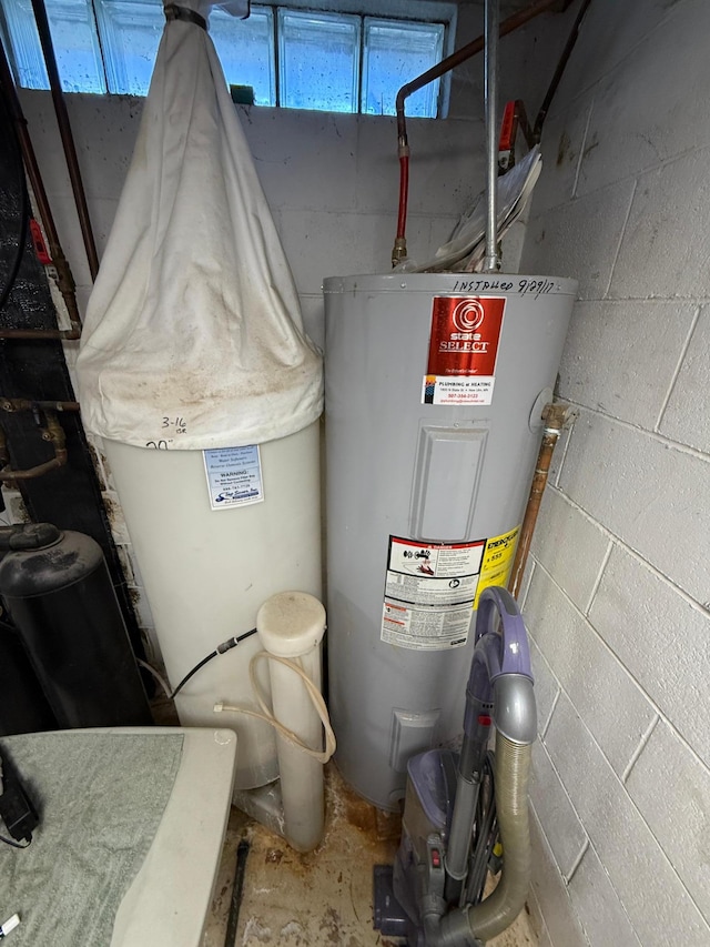 122 3rd St E, Morgan, MN 56266 - utility room with water heater