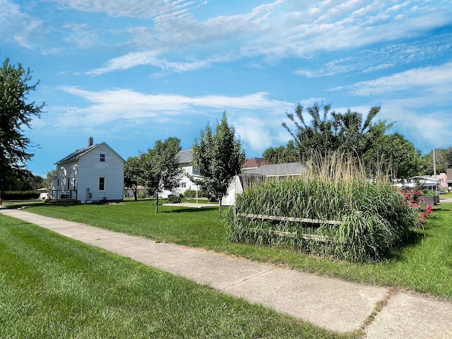 422 Sanborn St, Springfield, MN 56087 - surrounding community with a yard