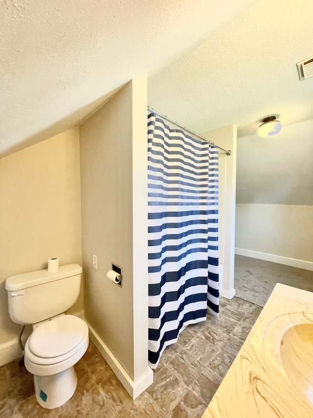 422 Sanborn St, Springfield, MN 56087 - full bathroom with a textured ceiling, vanity, lofted ceiling, and a shower with curtain