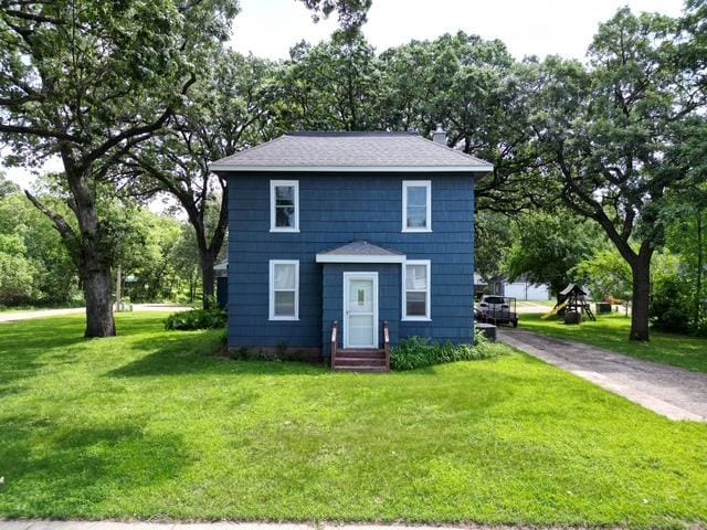 311 Grove St, Redwood Falls, MN 56283 - american foursquare style home featuring a front yard
