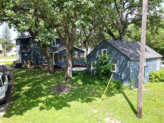 311 Grove St, Redwood Falls, MN 56283 - view of green lawn