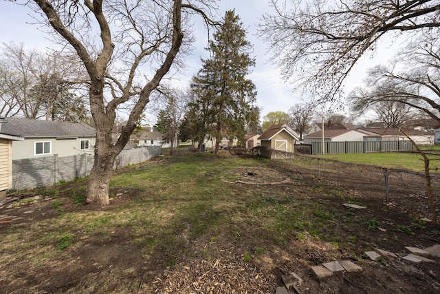 429 7th St NW, Rochester, MN 55901 - view of yard featuring a residential view