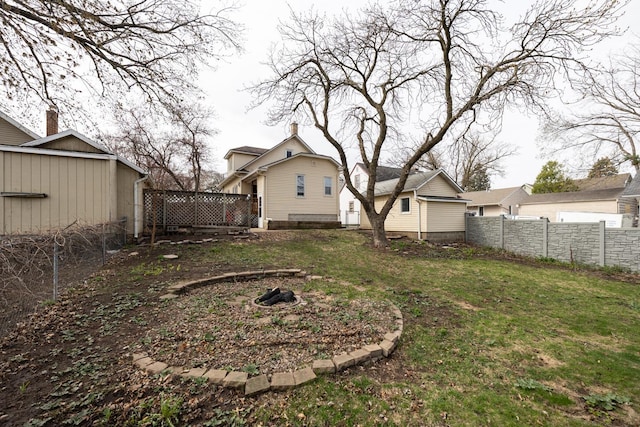 429 7th St NW, Rochester, MN 55901 - fenced backyard featuring an outdoor structure