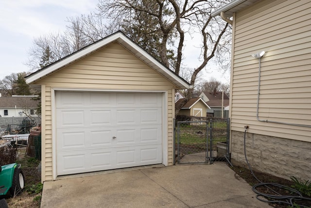 429 7th St NW, Rochester, MN 55901 - detached garage with a gate and driveway