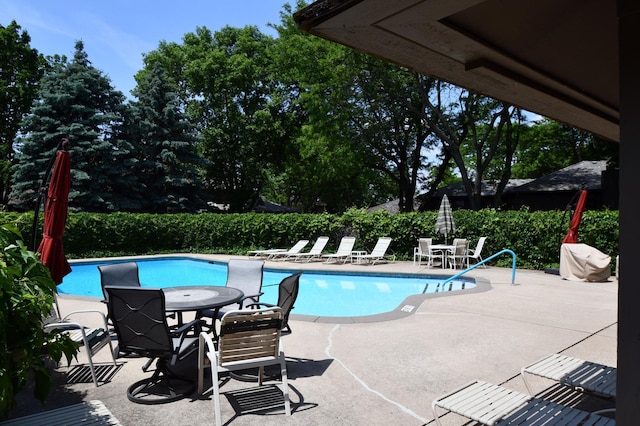 1775 Lexington Ave S Unit 26, Lilydale, MN 55118 - community pool featuring a patio area