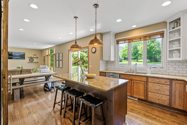 2227 Stone Creek Ln E, Chanhassen, MN 55317 - kitchen featuring recessed lighting, plenty of natural light, light wood-style floors, a breakfast bar area, and backsplash