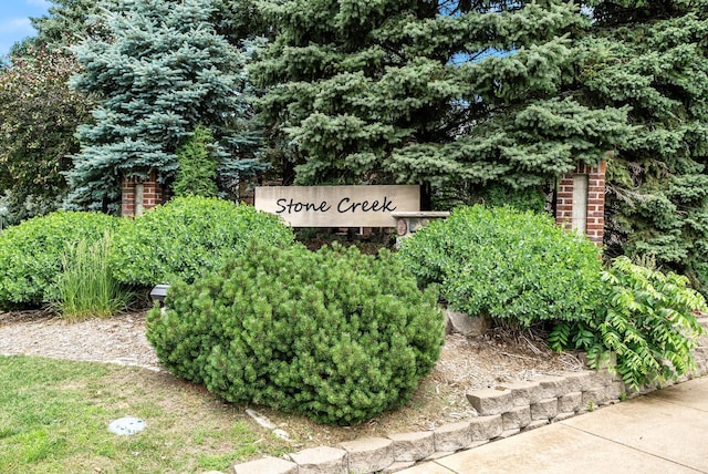 2227 Stone Creek Ln E, Chanhassen, MN 55317 - view of community sign