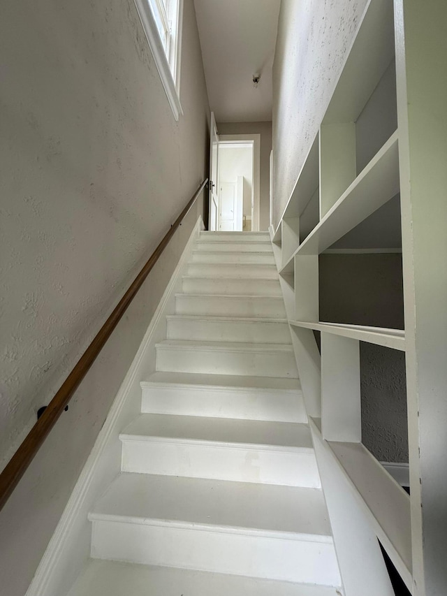1678 Minnehaha Ave E, Saint Paul, MN 55106 - view of stairs