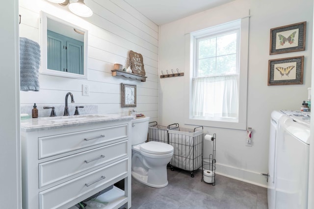 18377 County Highway 25, Fergus Falls, MN 56537 - bathroom featuring washer and clothes dryer, vanity, and wooden walls