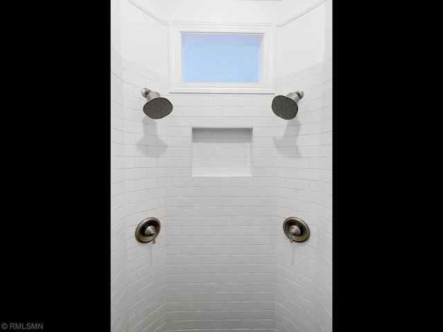 3201 Xenwood Ave S, Saint Louis Park, MN 55416 - full bathroom featuring tiled shower