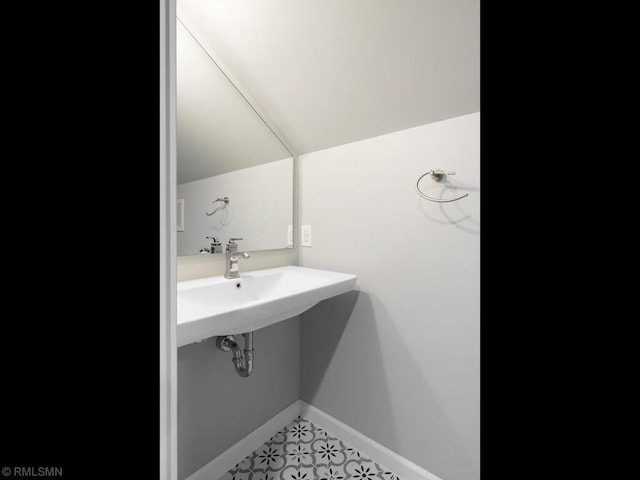 3201 Xenwood Ave S, Saint Louis Park, MN 55416 - bathroom with baseboards
