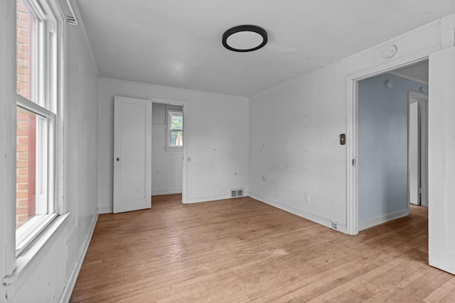 1289 Galtier St, Saint Paul, MN 55117 - spare room with a smoke detector and light wood-style floors